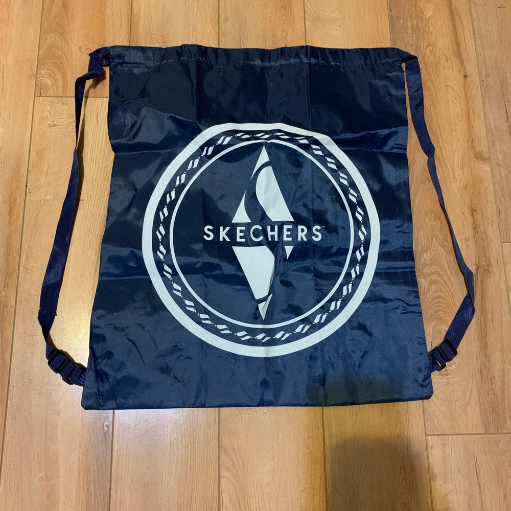 SKECHERS BAG 19” TALL X 16 “ WIDE. COLOR BLUE
